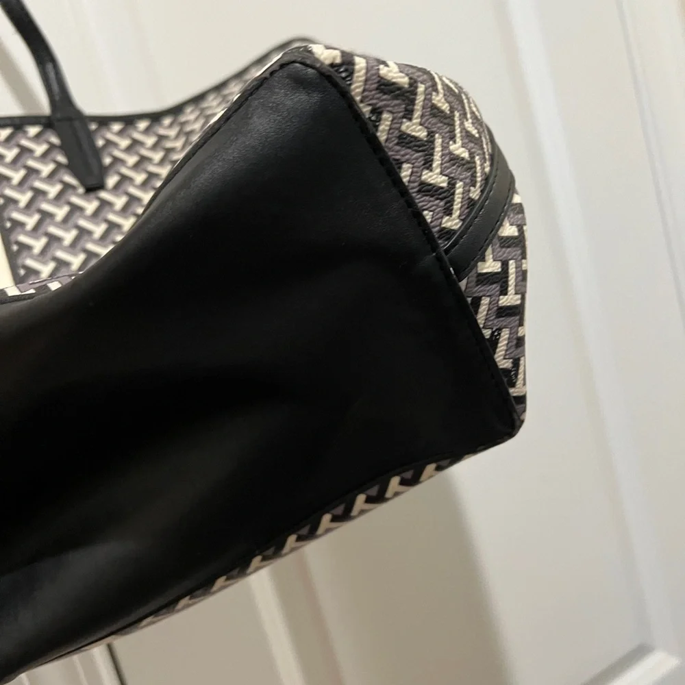 Tory Burch Black and White Geometric Tote🥰 Great‎ Conditions!
